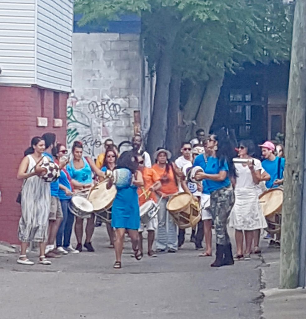 Maracatu Mar Alberto: The drummers paraded down the alleyway to the stage